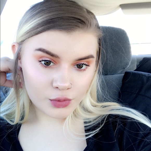 Meet your Posher, Amanda - Picture 1 of 1